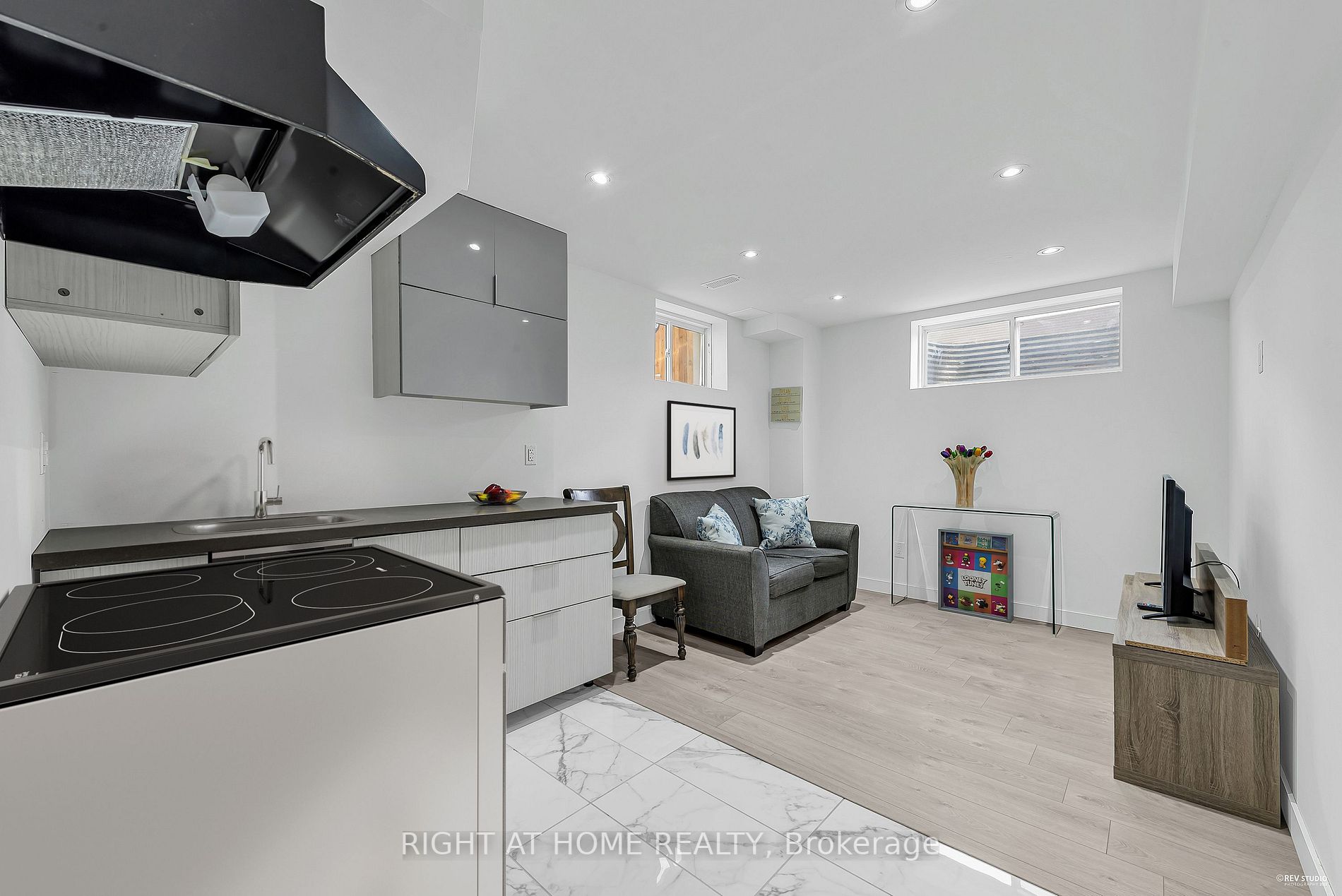 130 Mcfarlane Cres