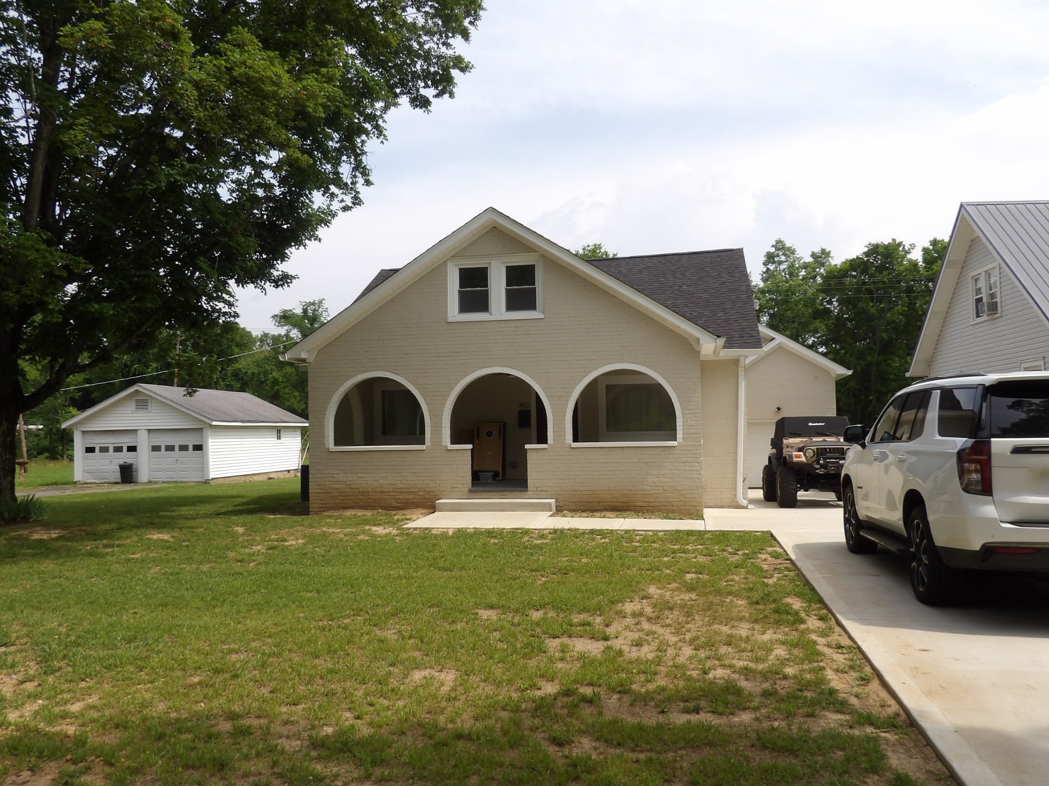 413 E Main St
