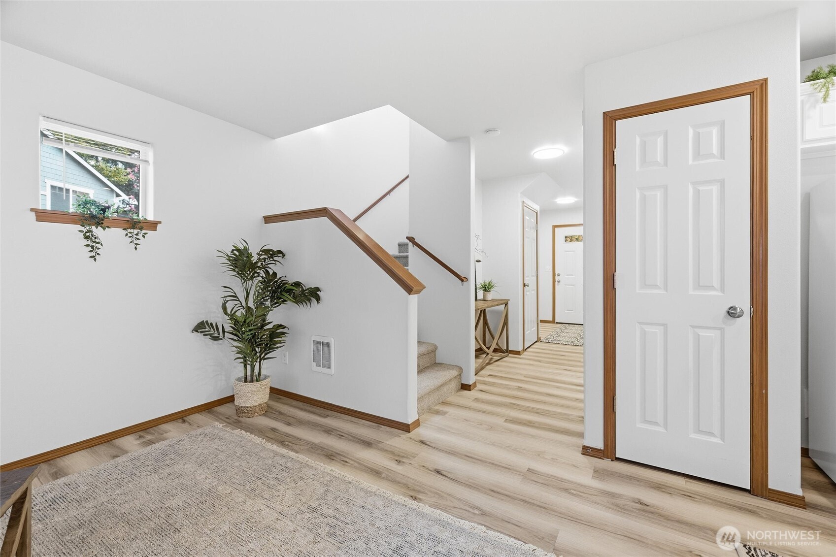 Open and inviting entry way