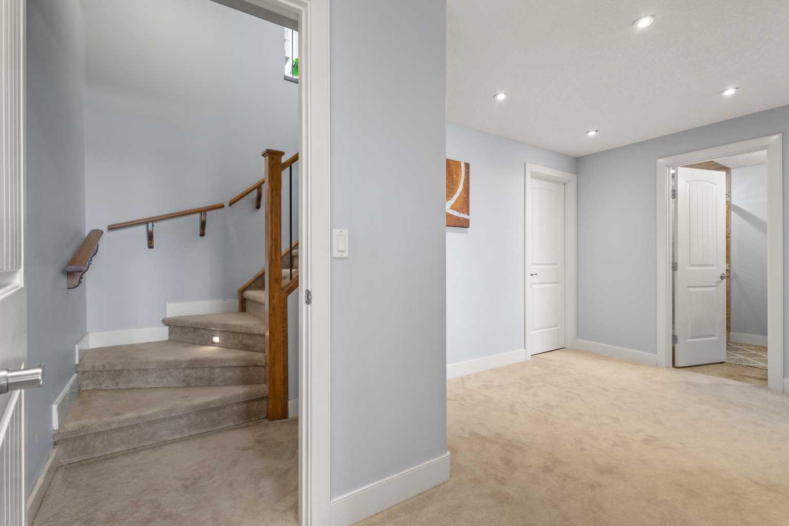 86 Royal Ridge Mount NW