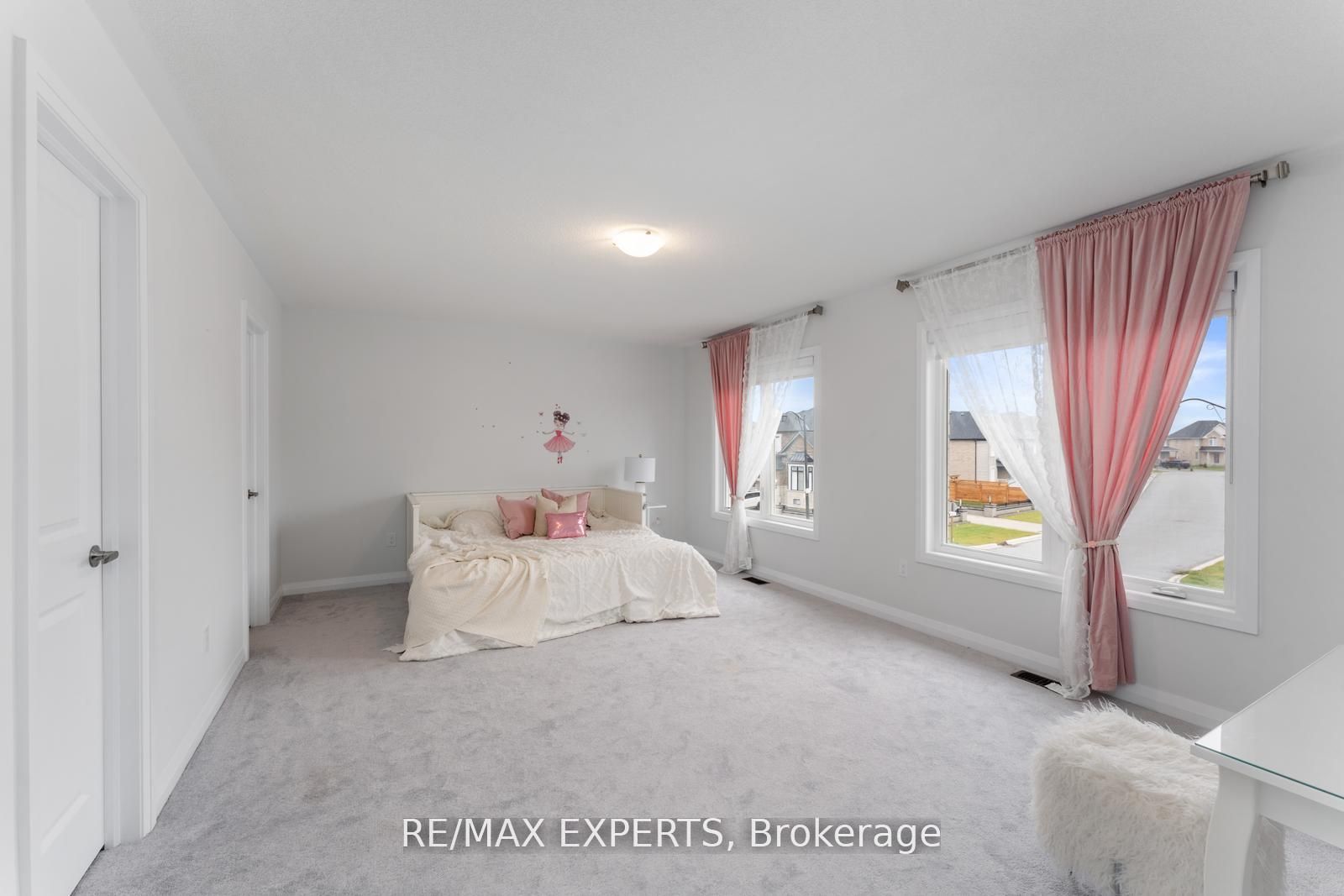 1583 Stovell Cres