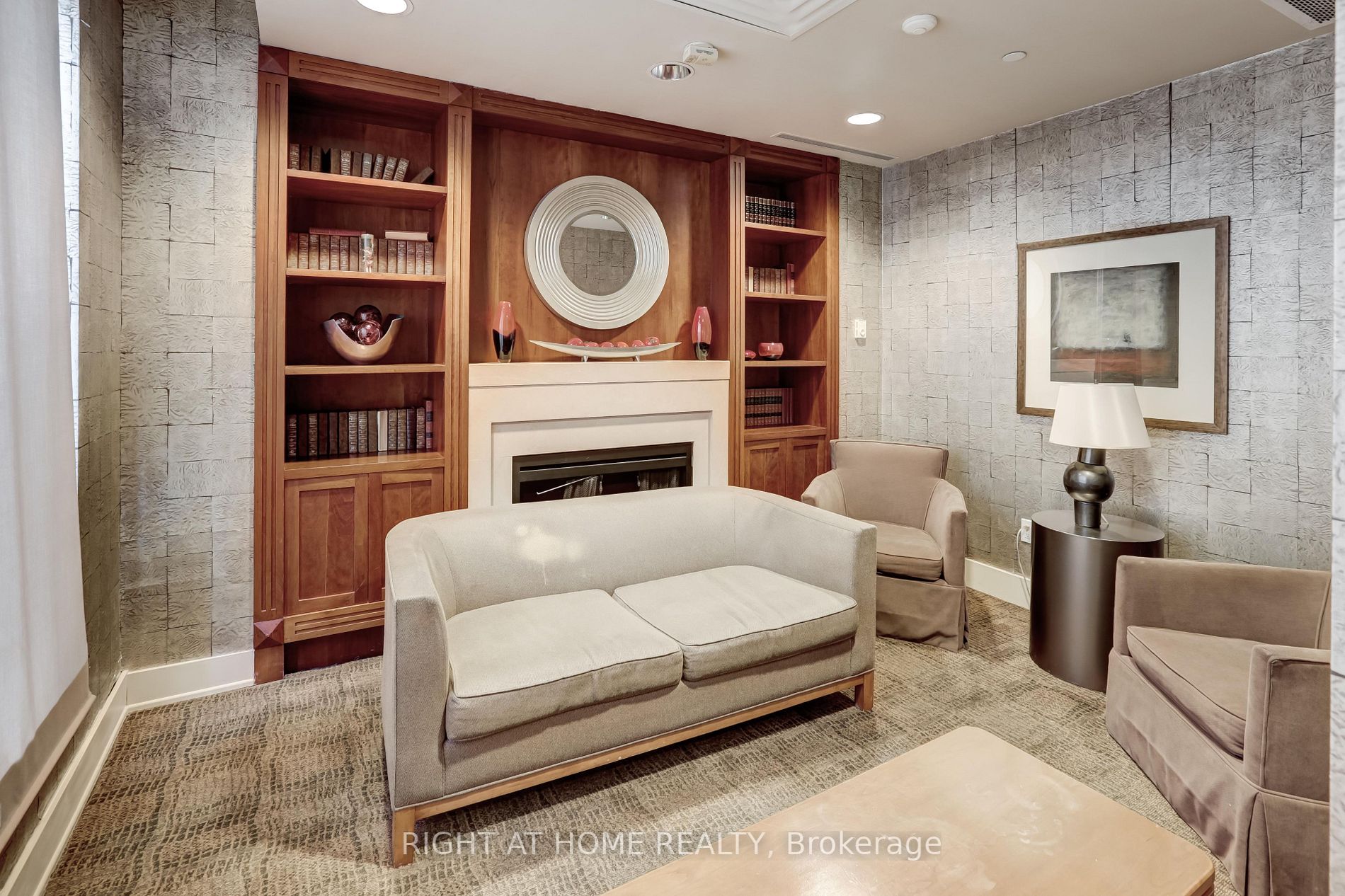 21 Hillcrest Ave 405