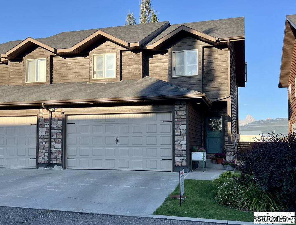 718 Valley Centre Drive11 
