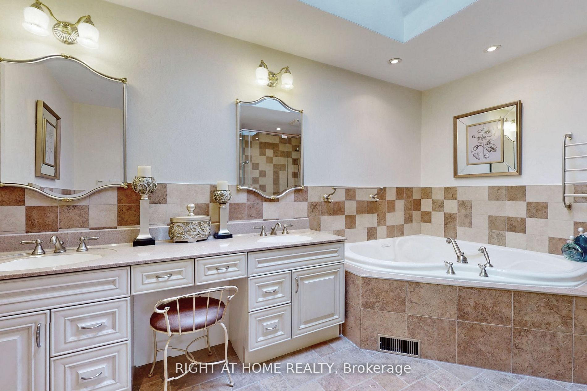 375 W Lakeshore Rd