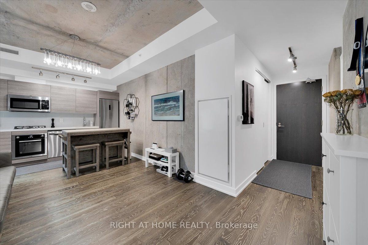 11 Charlotte St 402