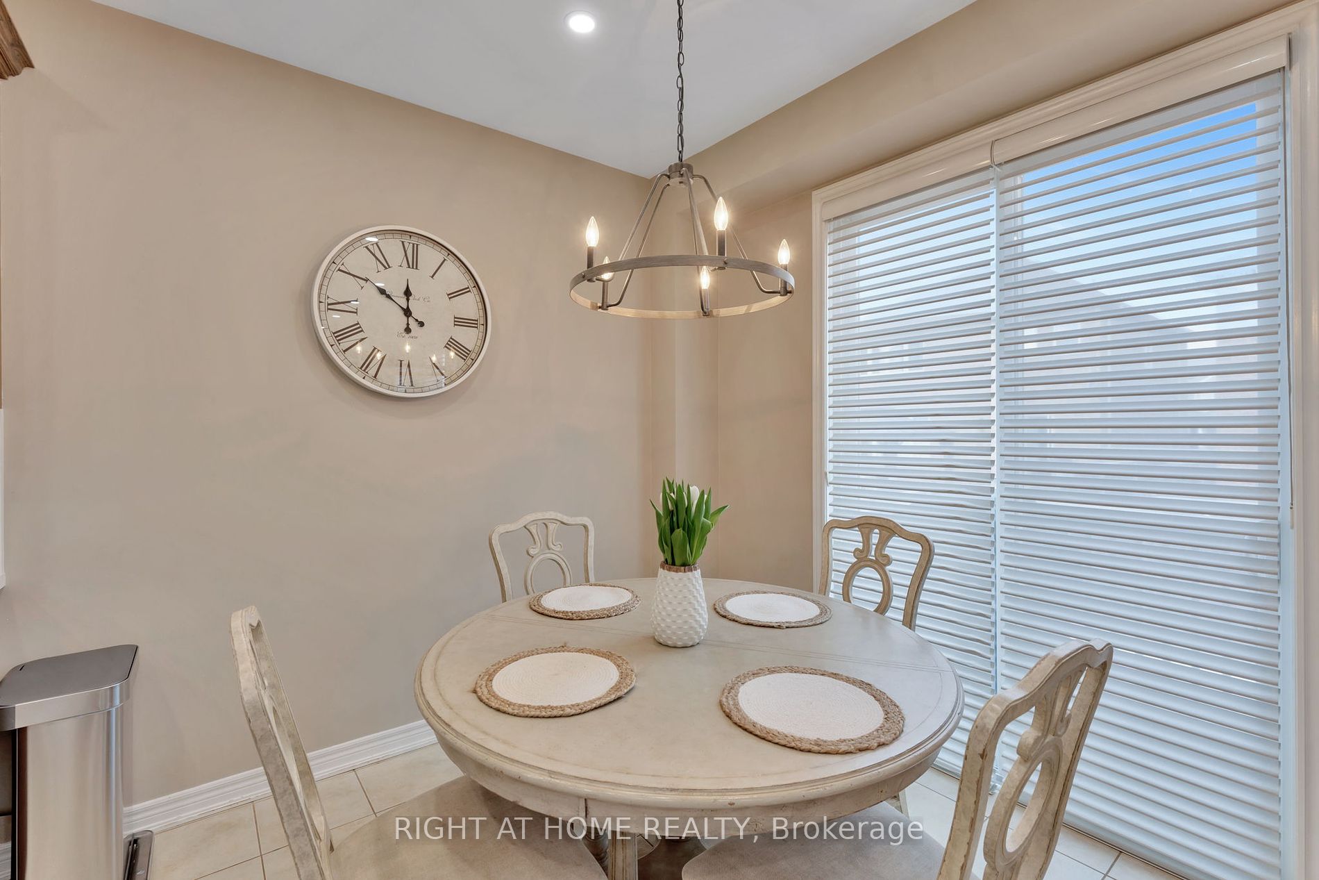 20 Mansard Dr