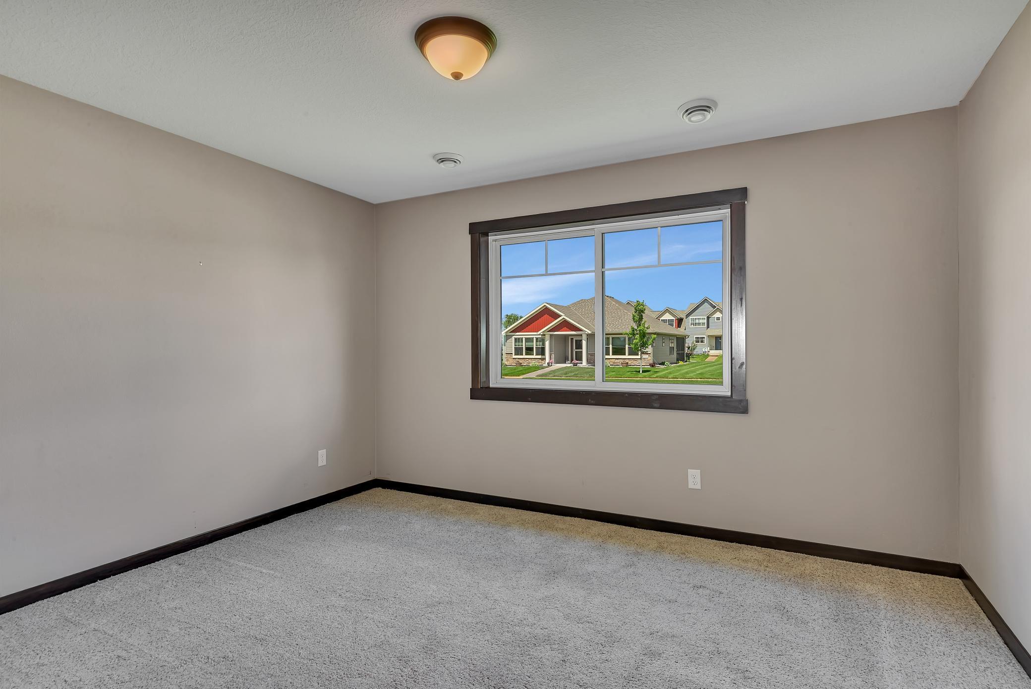 1914 Sandstone Loop S