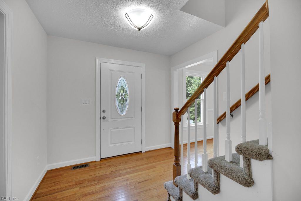 105 Londonderry Lane