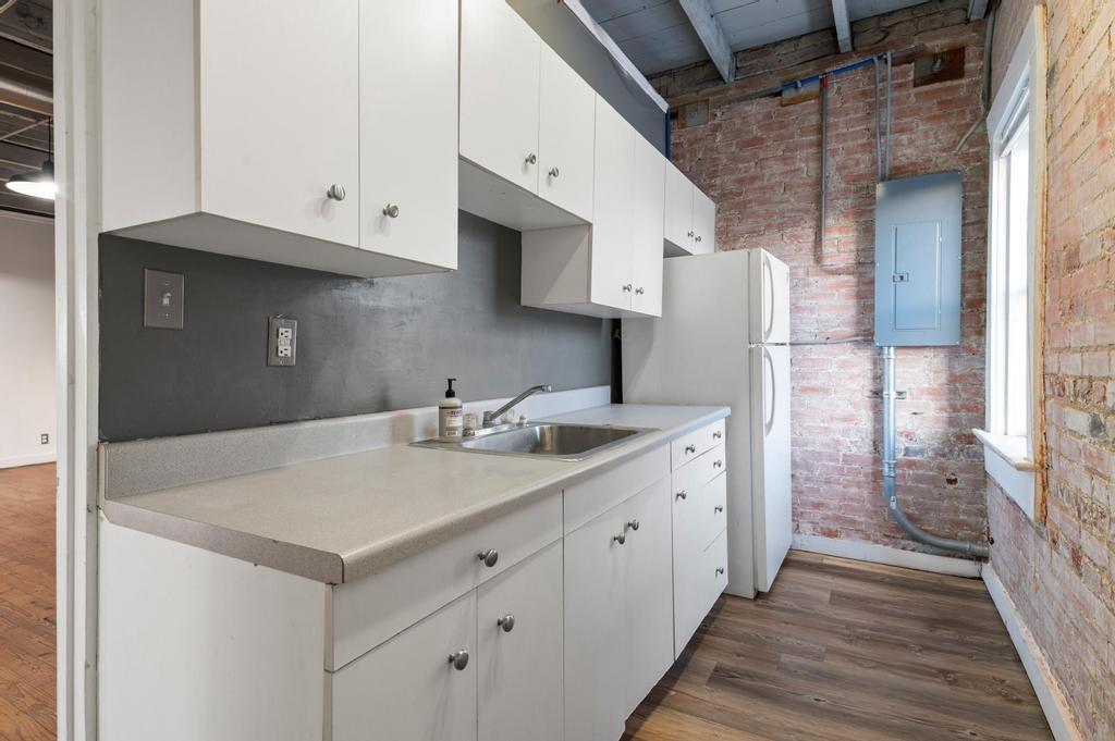 330 W Lamar Street 203