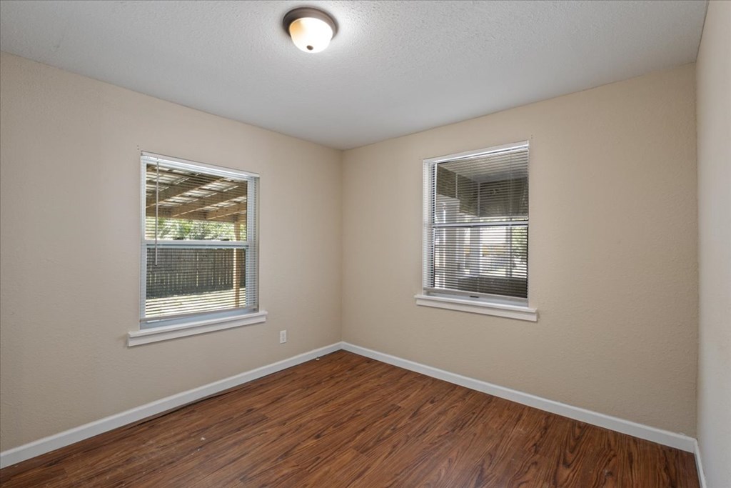 102 NE 138th St
