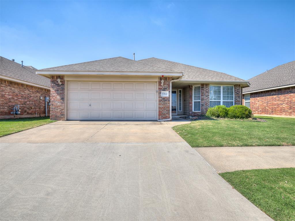Located in the gated community of The Villas at Copper Creek, this 3-bedroom, 2-bath home offers a functional and comfortable layout. The spacious living room features a fireplace and flows into a well-appointed kitchen with a gas stove, built-in microwave, and dining area. All bedrooms include walk-in closets, providing generous storage space. The primary suite offers a whirlpool tub, separate walk-in shower, and double vanity.

Enjoy the oversized covered patio overlooking the backyard—ideal for outdoor entertaining or relaxing. HOA amenities include front and back lawn care, clubhouse, walking trail, playground, and exercise room. Conveniently located near shopping, dining, and with easy access to Kilpatrick Turnpike and Hefner Parkway.