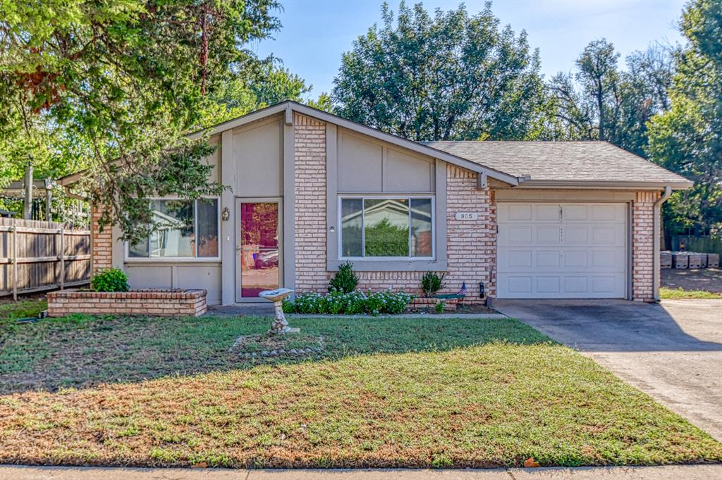 Location & price starts to describe the many benefits of this home that offers 3 bedrooms, 1 bath, inside utility plus spacious kitchen.  You'll love the convenience of this location close to schools, shopping, and highway.  Come and see this home that is ready for the new owner. Showing Time for all appointments.