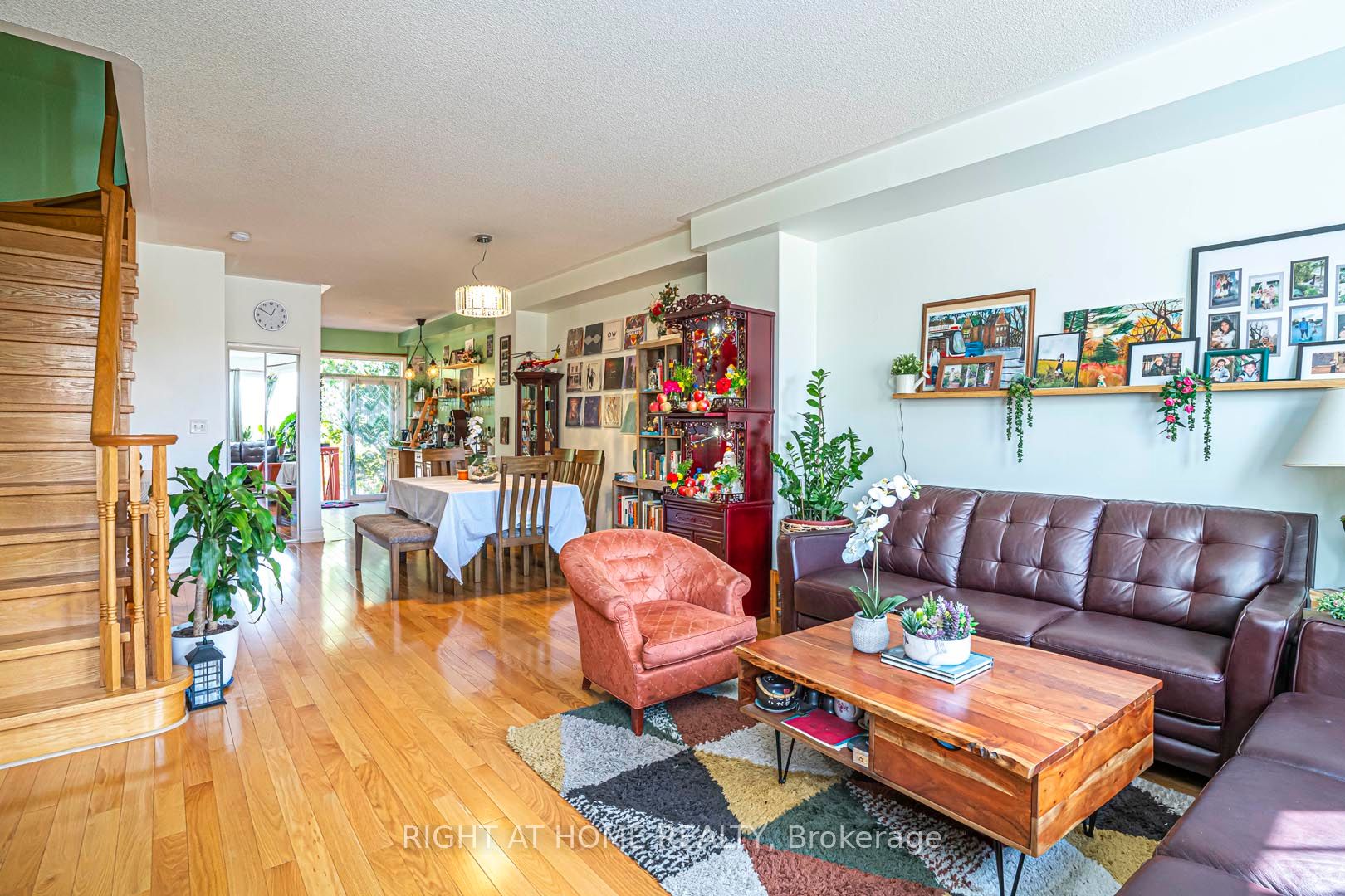 3071 W Treadwells Dr 19