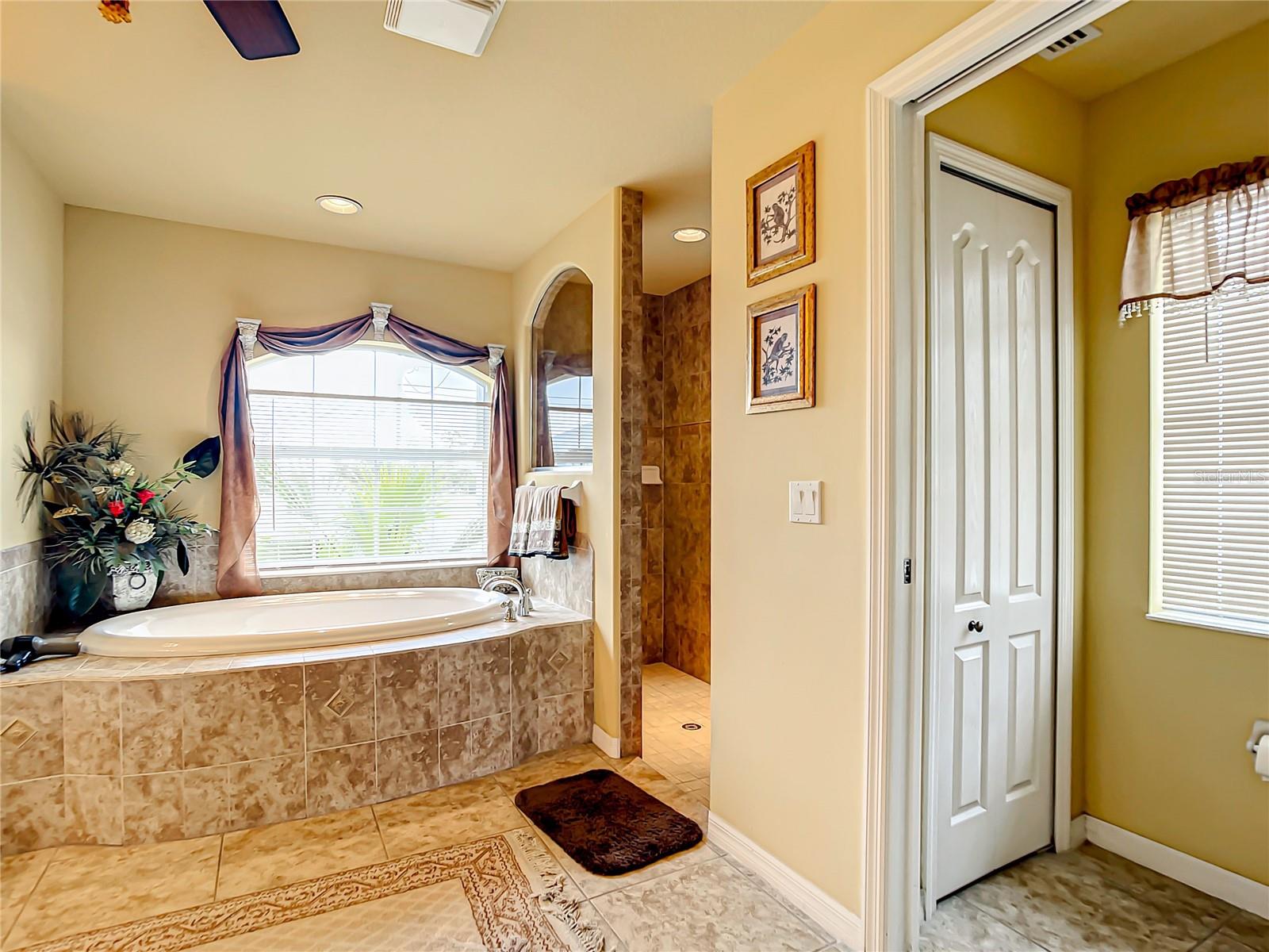 938 Boundary Boulevard