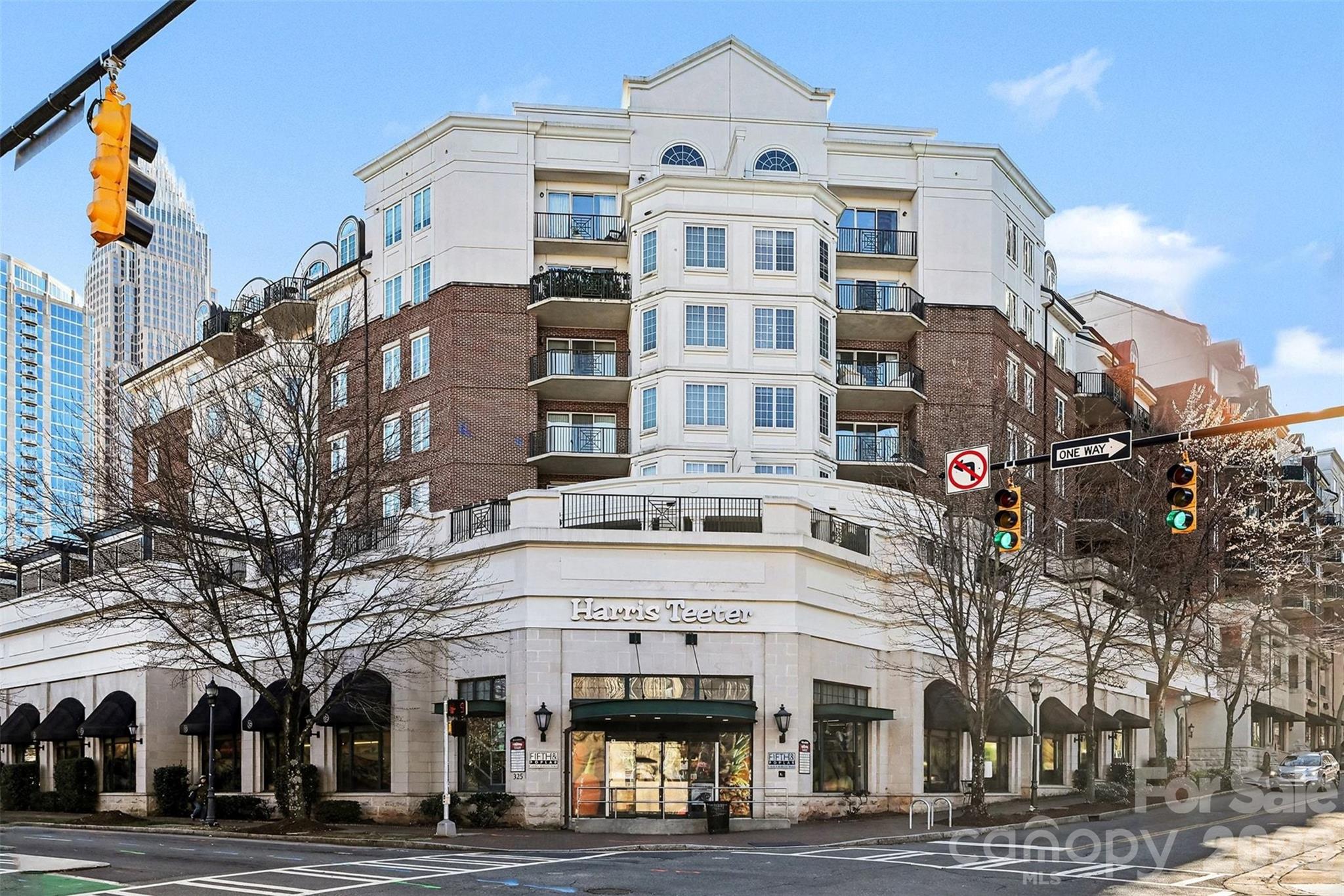 300 W 5th Street W 124