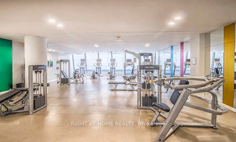 832 N Bay St 705