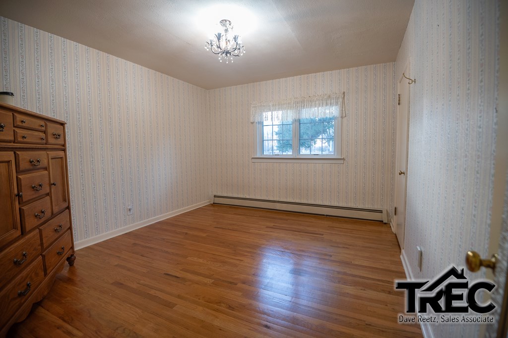 77 W Main St