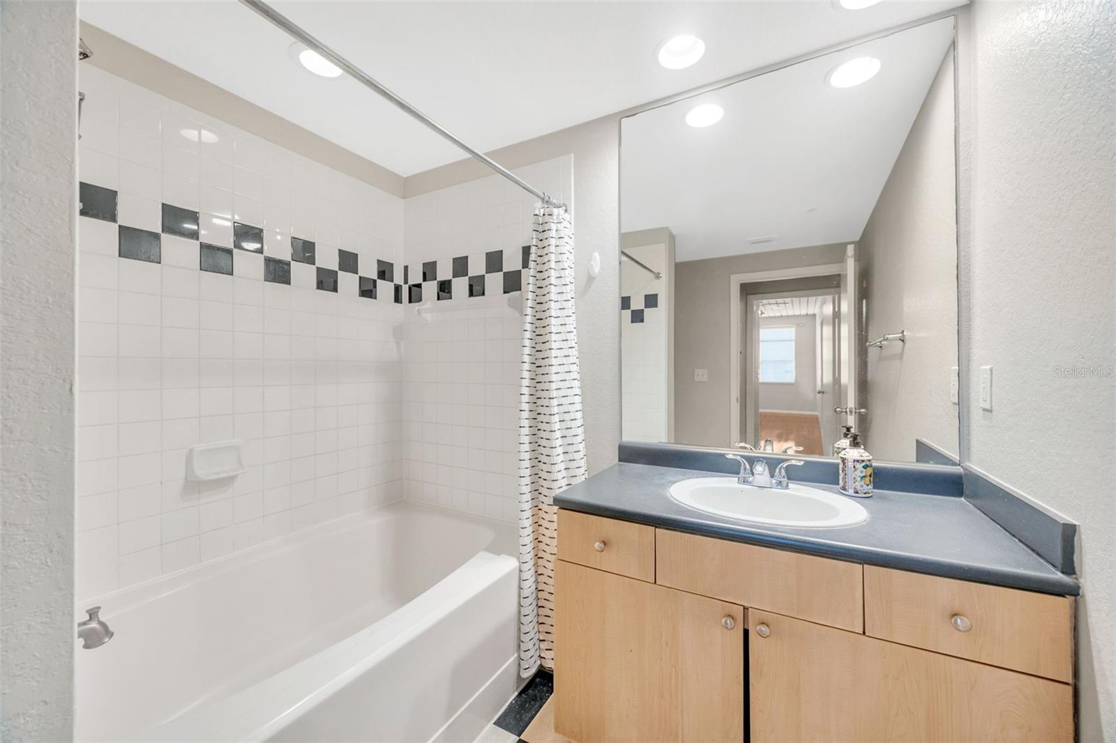 2320 W Azeele Street 317