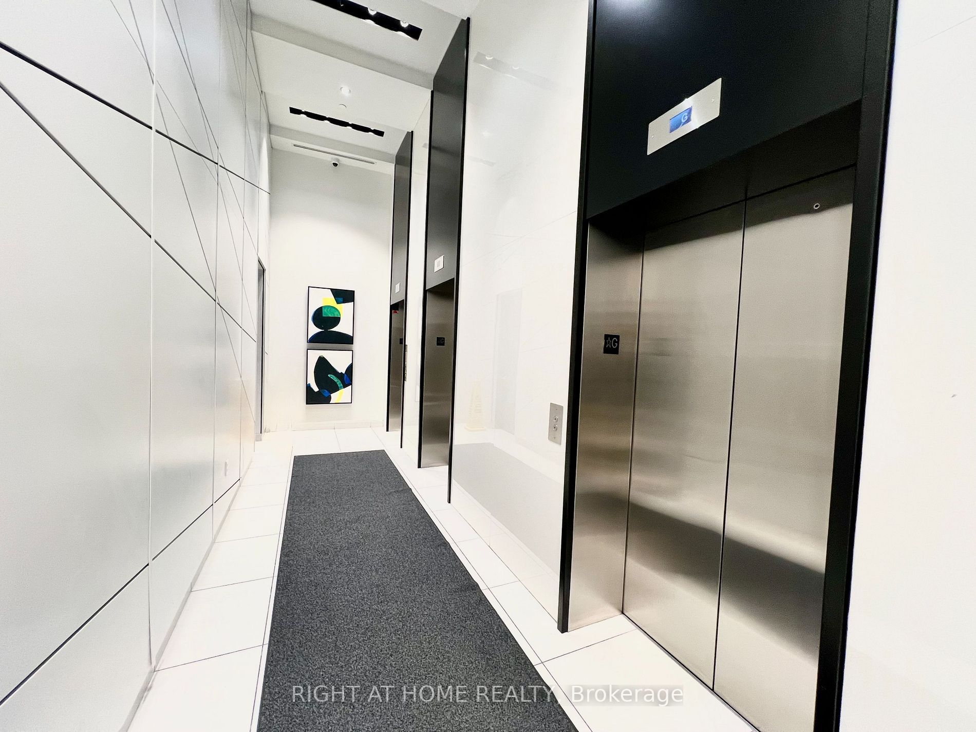 159 E Wellesley St 2404