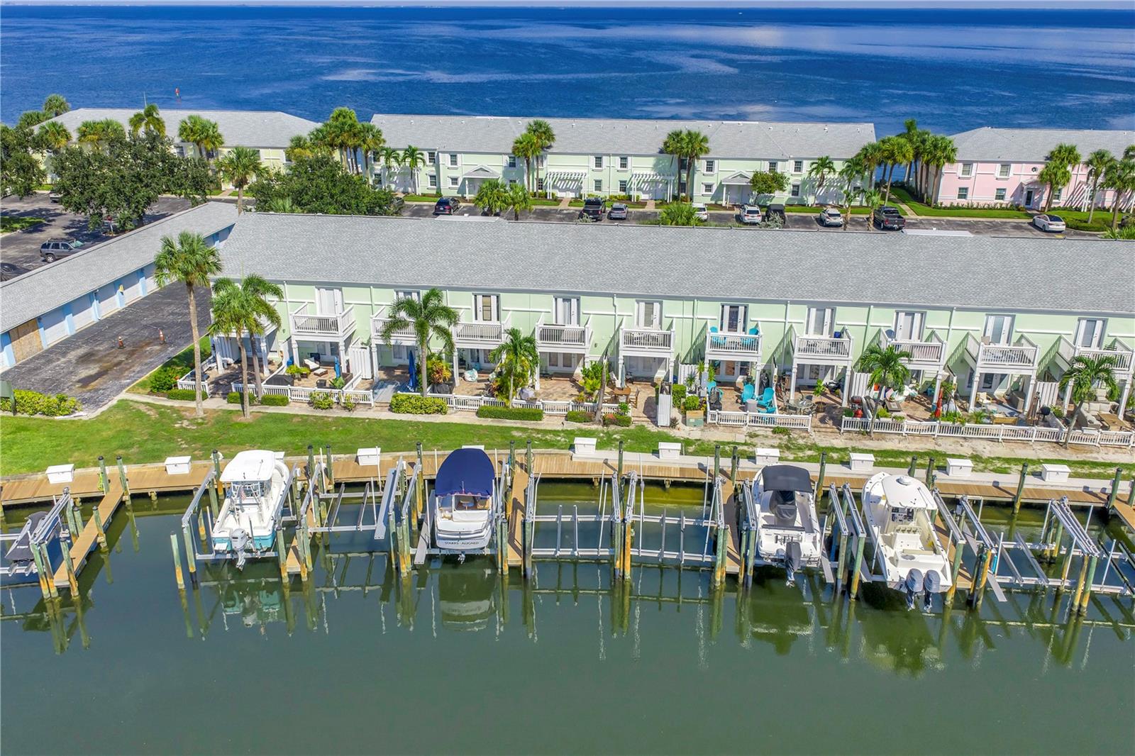 4982 Coquina Key Drive SE