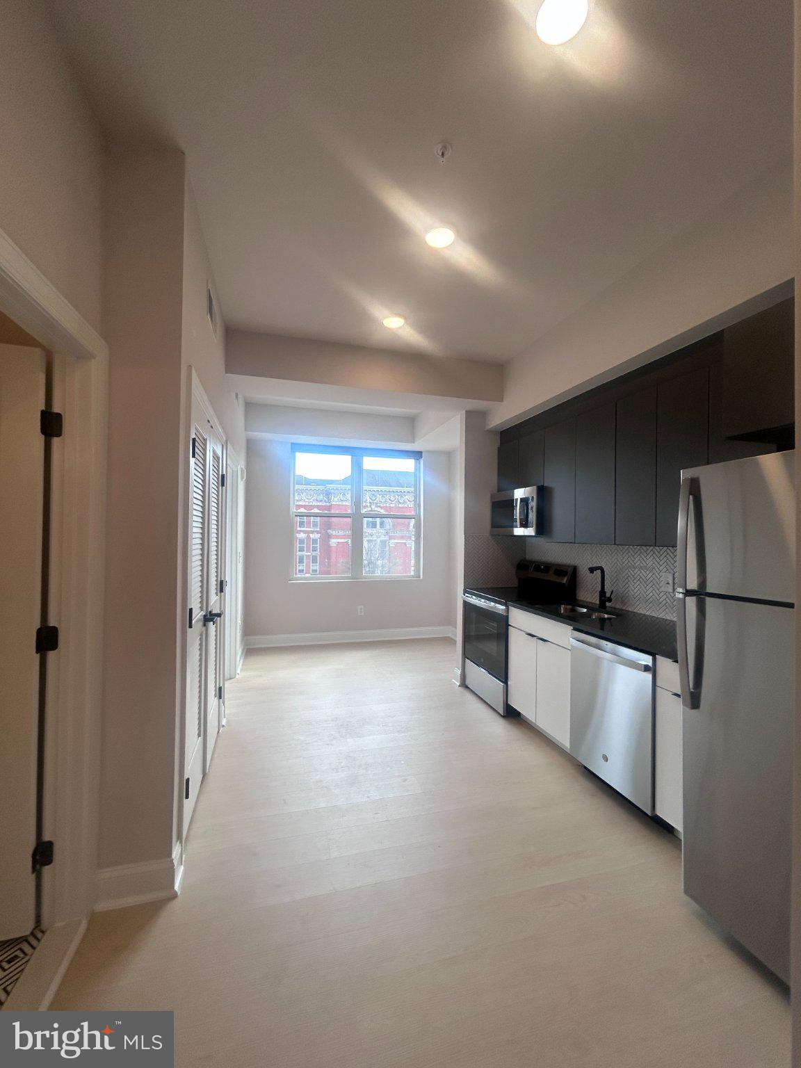 Nestled in the charming Mount Vernon neighborhood, this exquisite residential lease offers a unique blend of historic elegance and modern luxury. Completed in 2025, this newly constructed mid-rise apartment showcases a traditional architectural style, beautifully crafted with classic brick materials that exude timeless sophistication. Step inside this meticulously designed one-bedroom, one-bathroom unit, where every detail has been thoughtfully curated to create a warm and inviting atmosphere. The spacious layout is perfect for both relaxation and entertaining, allowing you to enjoy the comforts of home while embracing an exclusive lifestyle. The property is in excellent condition, ensuring that you can move in with ease and confidence. The unit features convenient washer and dryer hookups, making laundry day a breeze. With ample off-street and on-street parking available, you and your guests will always find a place to park without hassle. The surrounding area is rich with amenities, providing a vibrant community atmosphere while maintaining a sense of tranquility. Availability begins on October 1, 2025, offering you the opportunity to secure your place in this sought-after location. With a minimum lease term of 12 months and a maximum of 23 months, you can enjoy the flexibility to make this stunning apartment your home for as long as you desire. Imagine unwinding in your elegant living space, surrounded by the charm of Mount Vernon, where historic streets meet modern conveniences. This property is not just a place to live; it's a lifestyle choice that embodies comfort, luxury, and community. Don't miss your chance to experience the best of high-end living in this exceptional residential lease. Schedule a viewing today and discover the perfect blend of luxury and comfort that awaits you in this remarkable home. Note:  Photos are of the two bedroom unit.