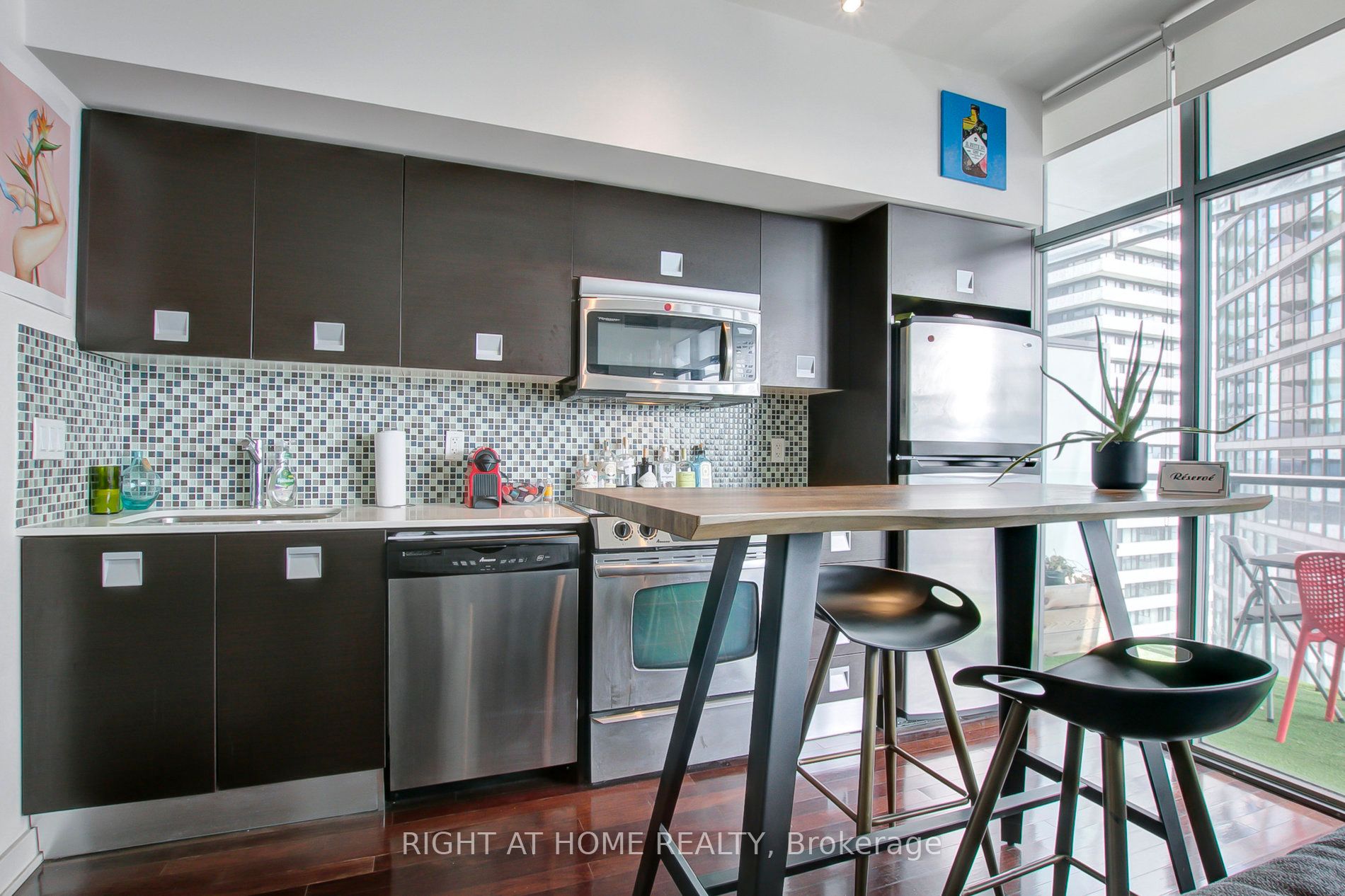 33 E Charles St 4009