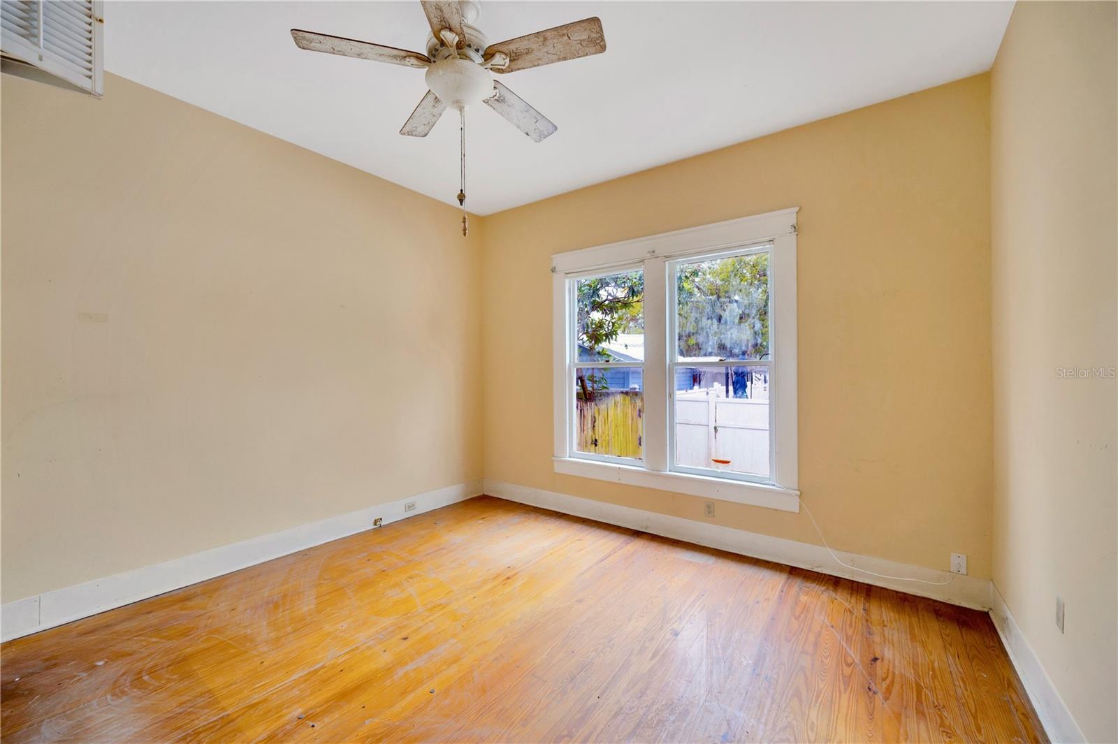 105 E Calhoun Street