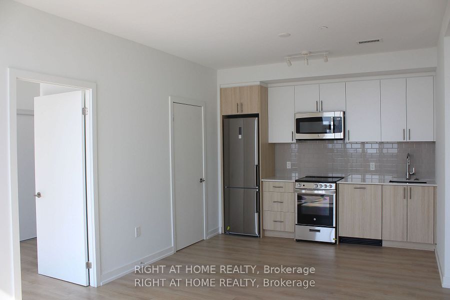 1195 The Queensway 810