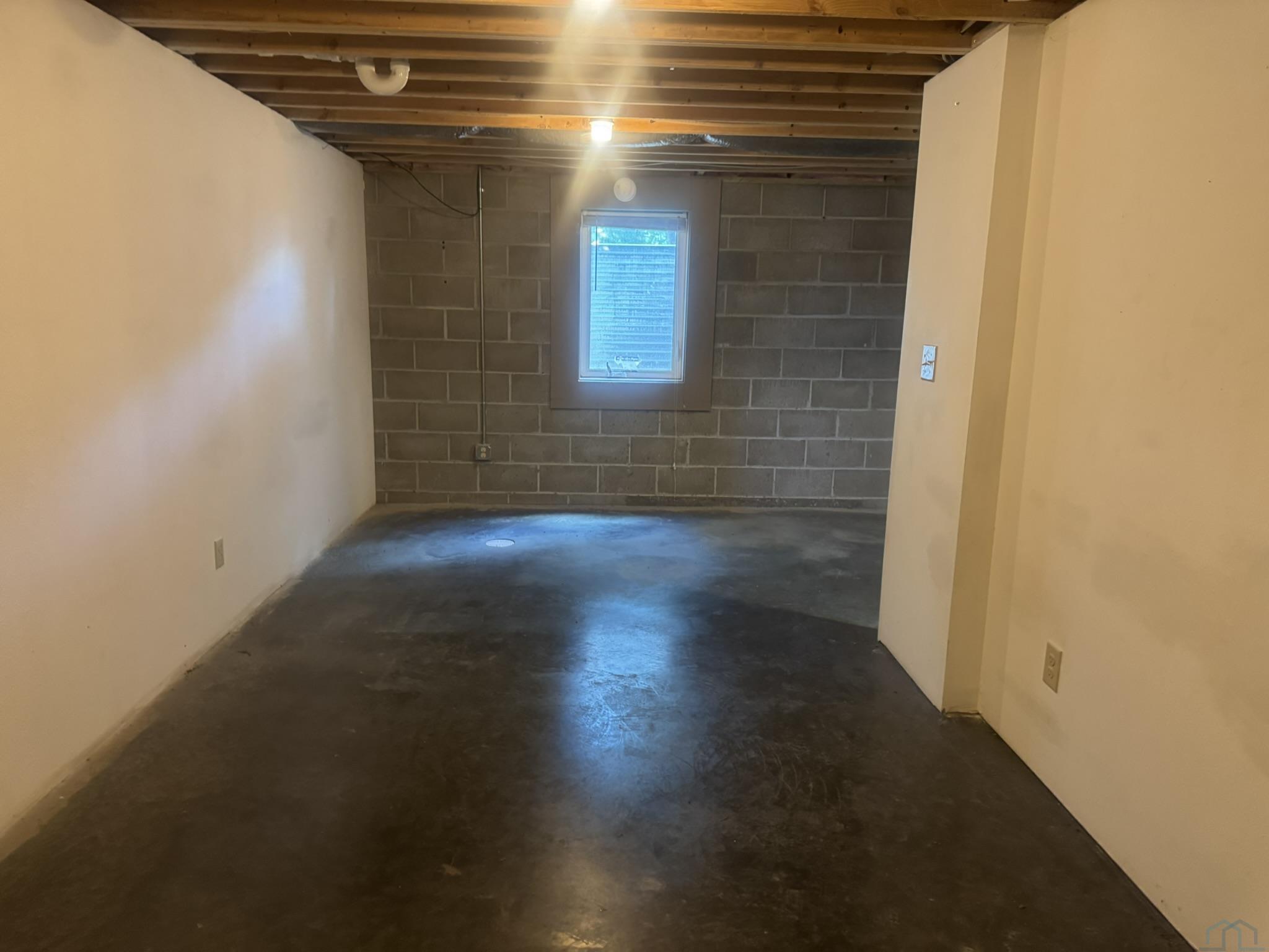 1121 River Drive
