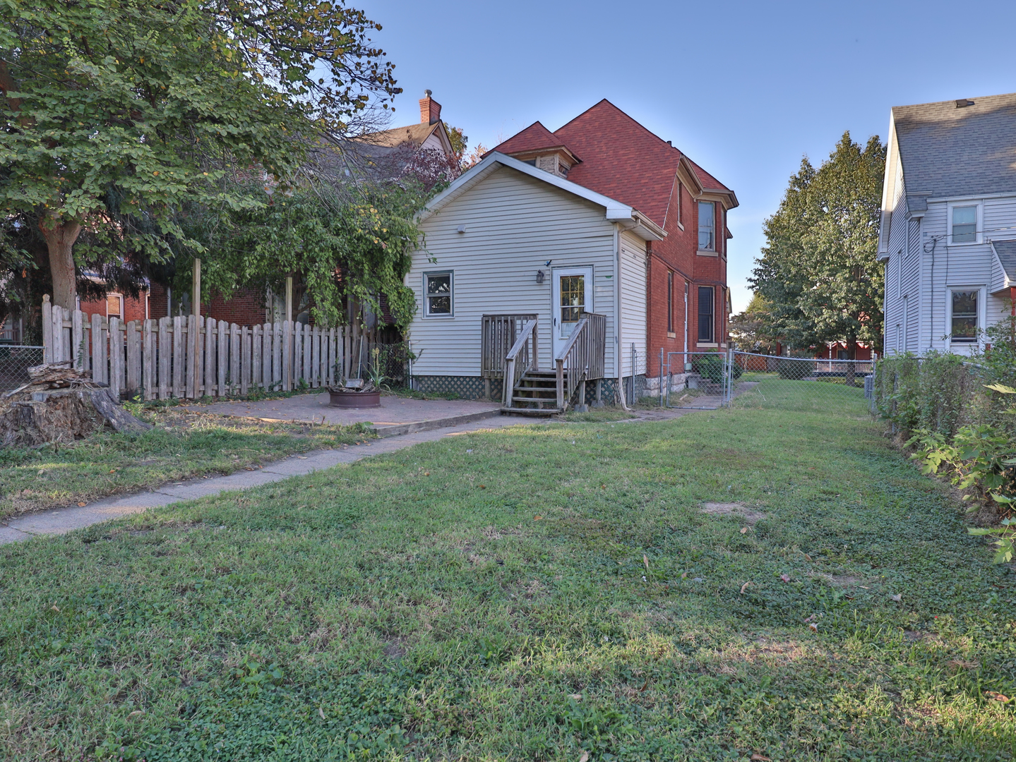 1412 Oak Street