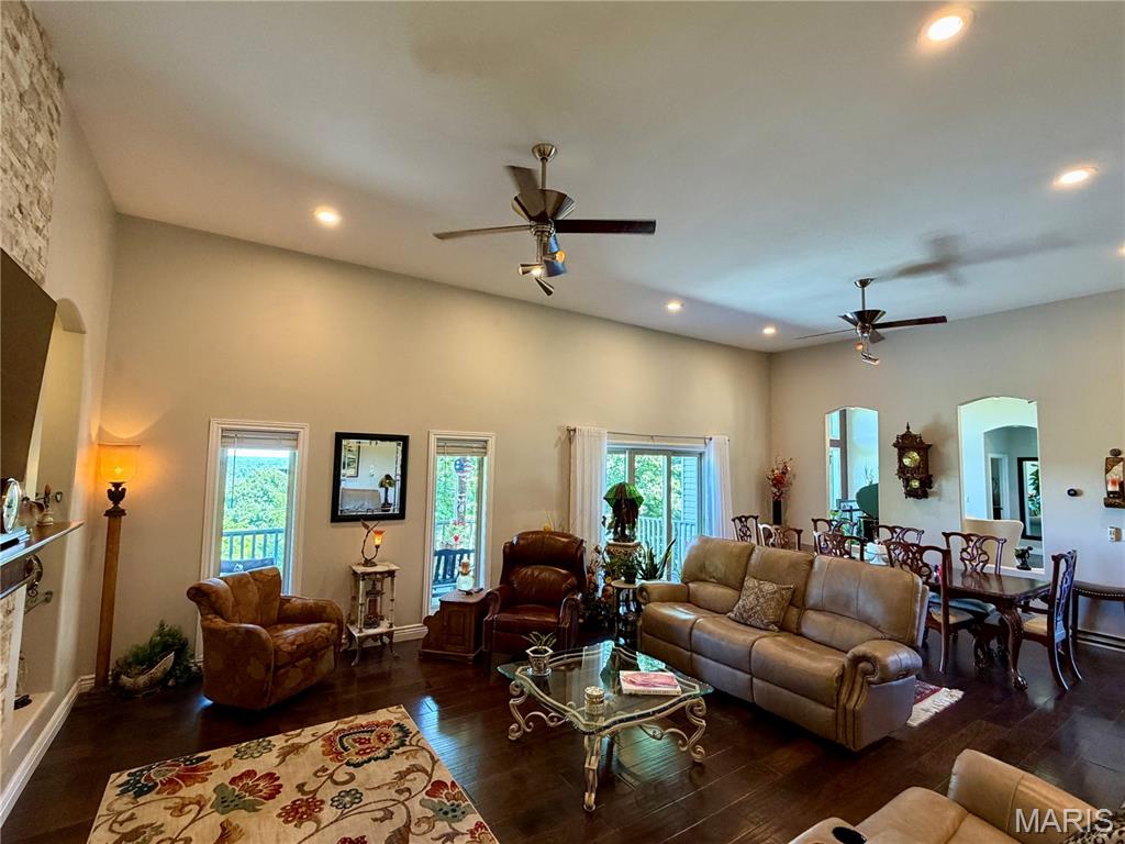 120 El Rancho Drive
