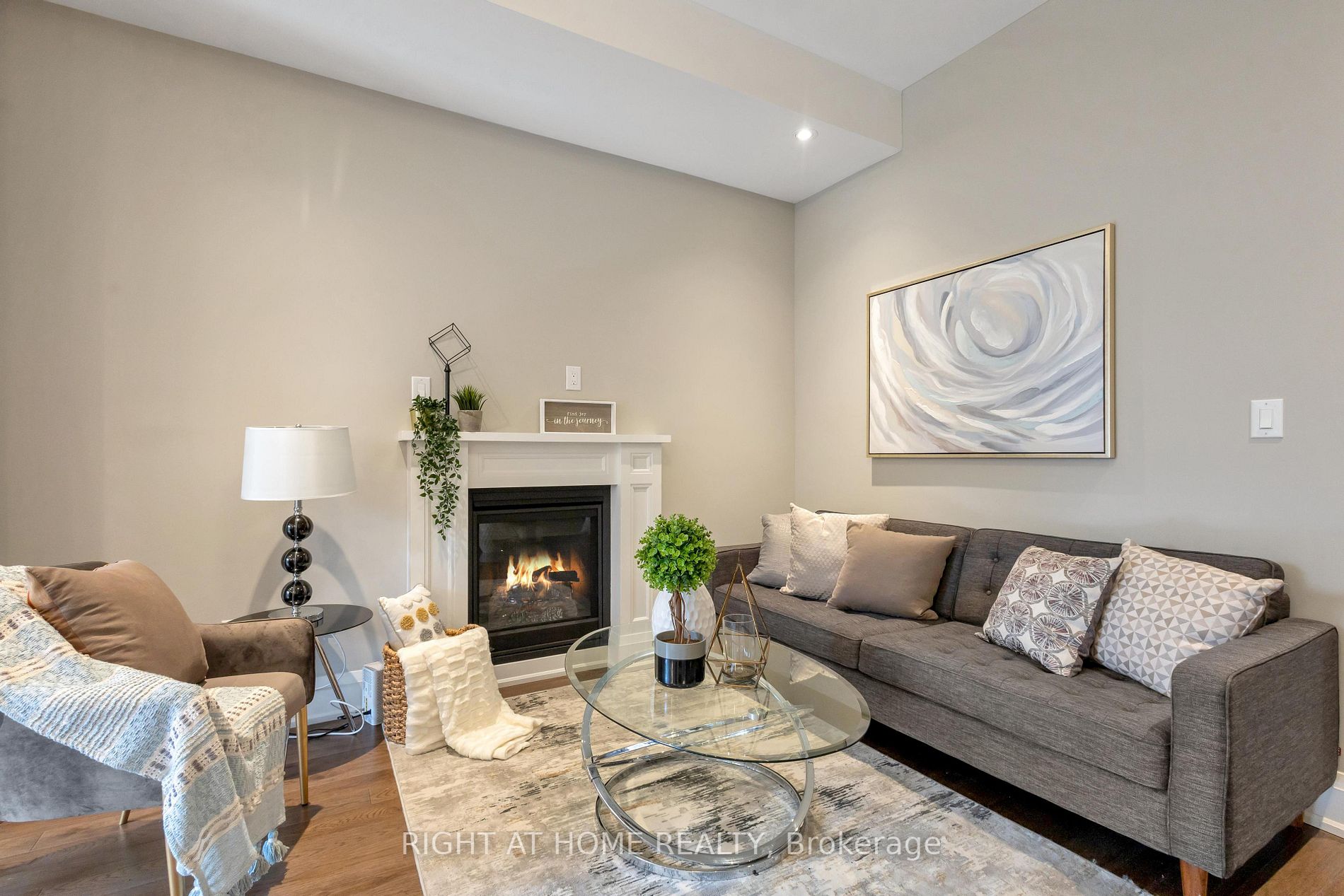 2 Helen Ave