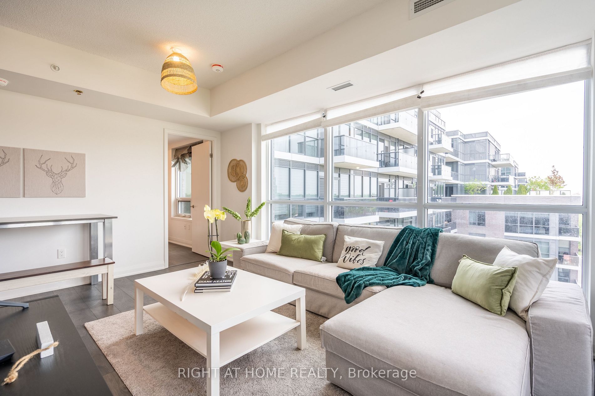 10 Gibbs St 814