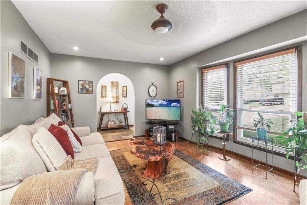 5521 NW Seminole Drive