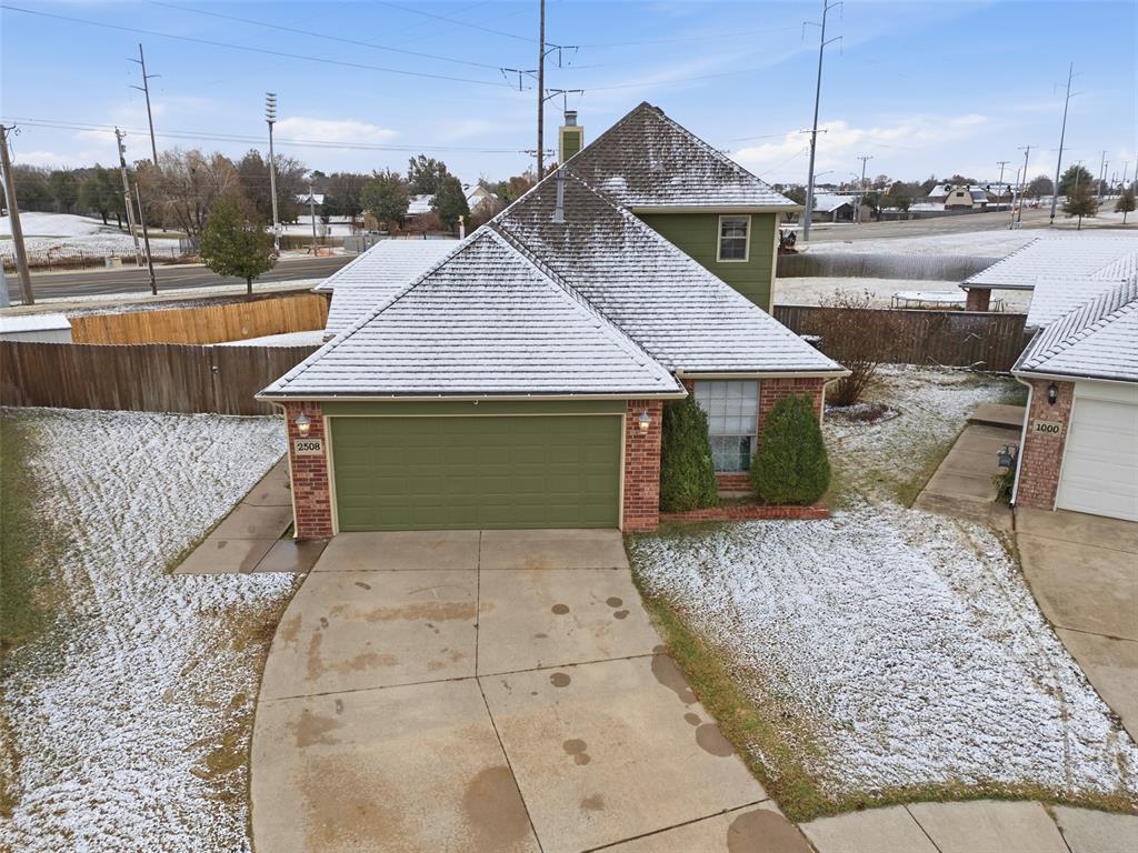 Welcome to this adorable 3-bedroom, 2.5-bath home packed with fresh updates, including a new fence and paint. The bright, open layout offers comfortable living with a spacious living area and an inviting kitchen. All bedrooms are generously sized, with a cozy primary suite for added privacy. The newly fenced backyard is perfect for pets, play, or relaxing evenings with a great golf course view. Located in a cute, up-and-coming neighborhood with great schools, this home offers both charm and convenience. Ideal and move-in ready and full of charm!