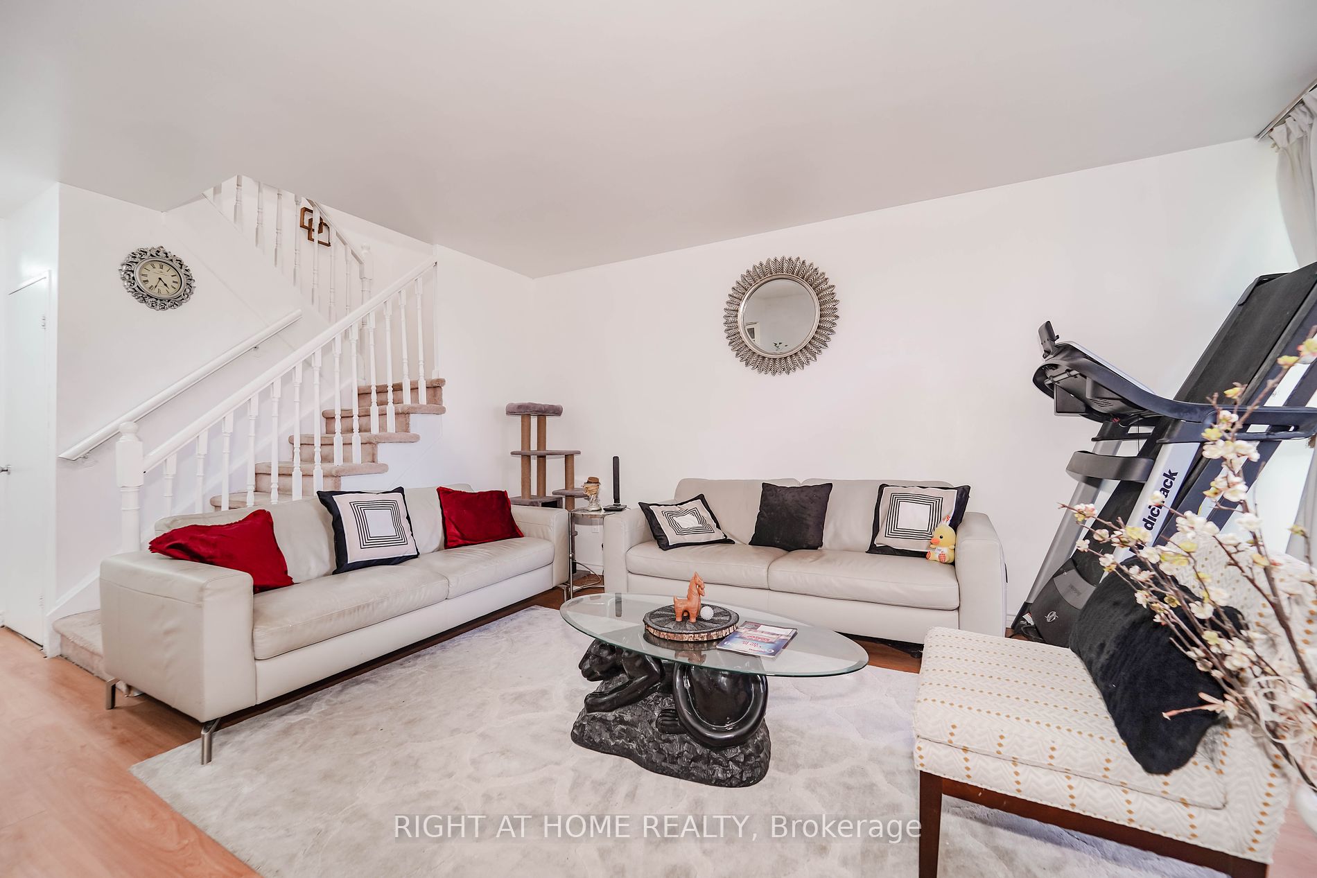 10 Crescent Town Rd 303