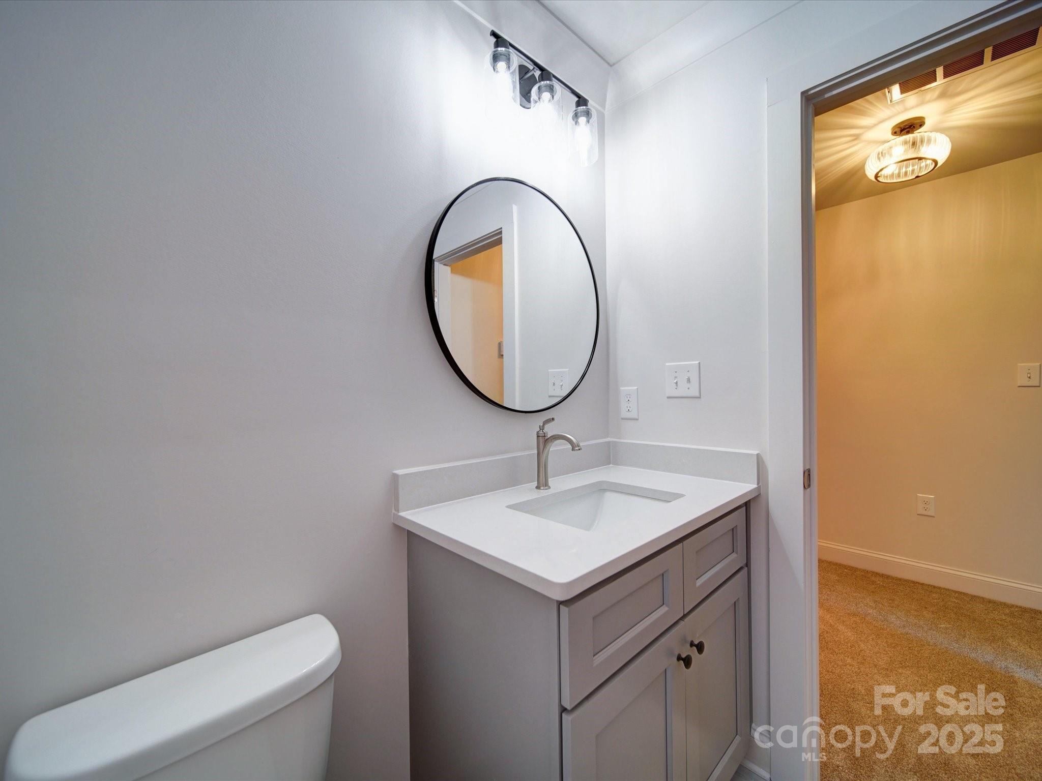 220 W Lawyers Road