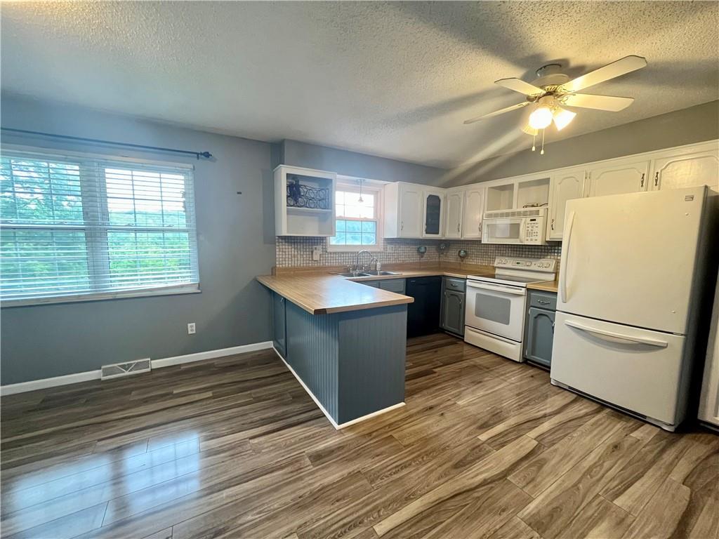 1 N Vine View Street