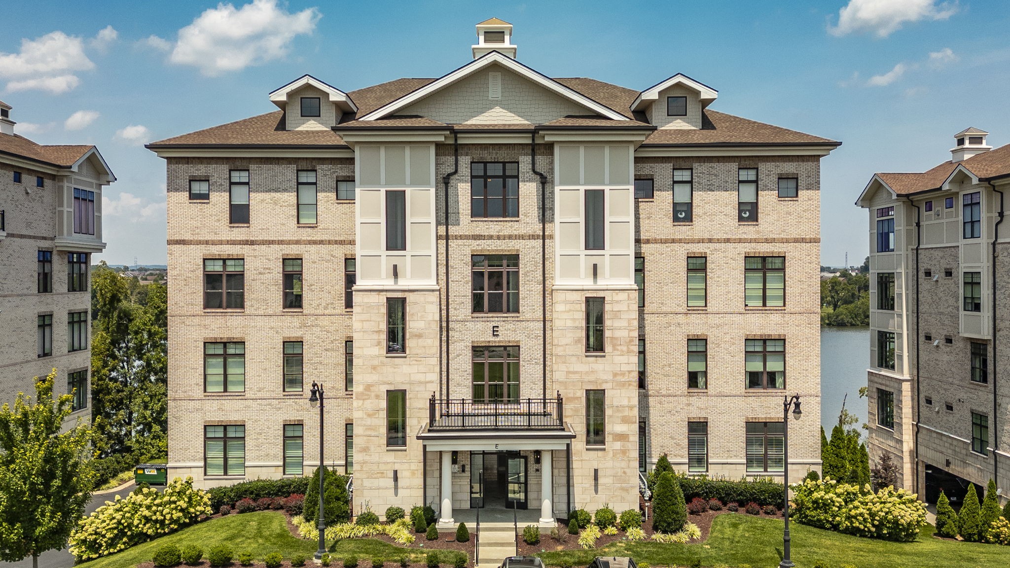1024 Club View Dr E203