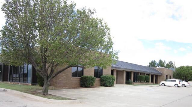 LOCATED CLOSE TO HEFNER PARKWAY, THIS OFFICE BUILDING HAS EXISTING TENANT INCOME AND MORE SPACE FOR A VARIETY OF BUSINESSES. PERFECT FOR AN OWNER/INVESTOR.