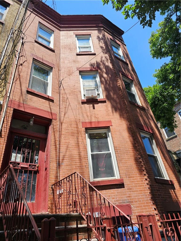 391 Menahan Street