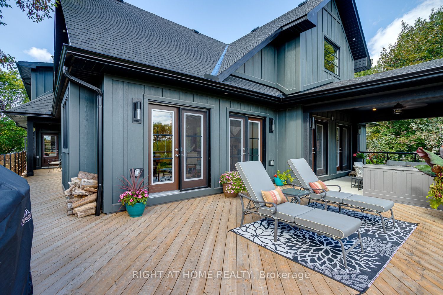 263 N Main St
