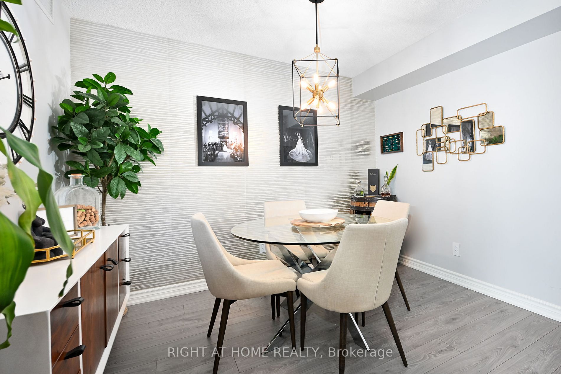 190 Manitoba St 805