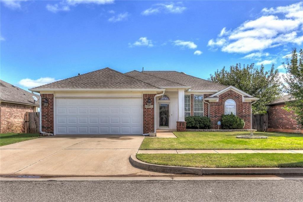 Beautiful home with 3 beds 2 baths. Large open living space and kitchen that is perfect for entertaining. Fantastic backyard that backs to the arbor. Wonderful family friendly neighborhood with park and pond.