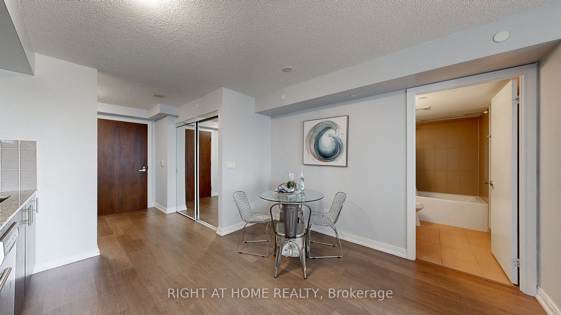 255 Village Green Sq 1210