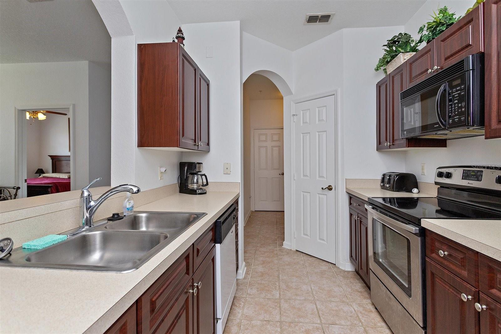 2307 Silver Palm Dr 202