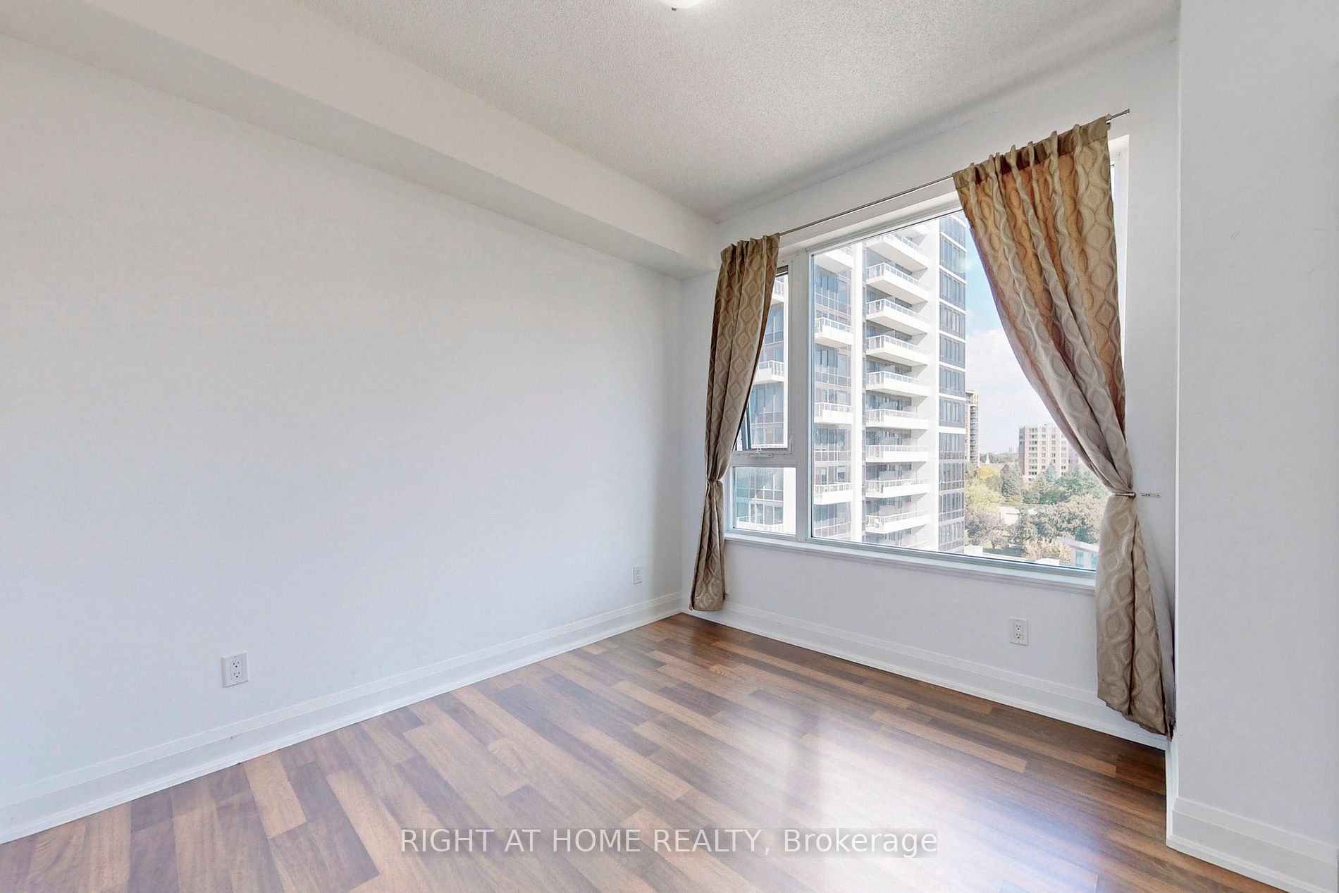 68 Canterbury Pl 902