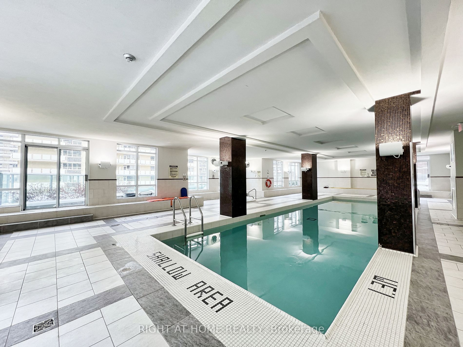 212 E Eglinton Ave 502