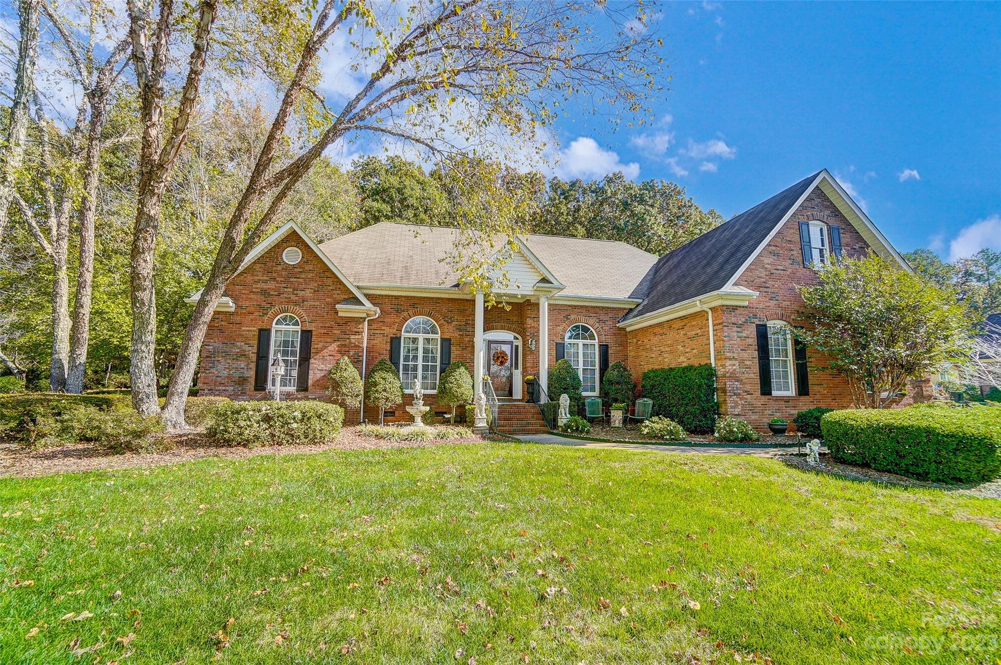 Matthews North Carolina Residential for Sale at 8018 Weddington Downs