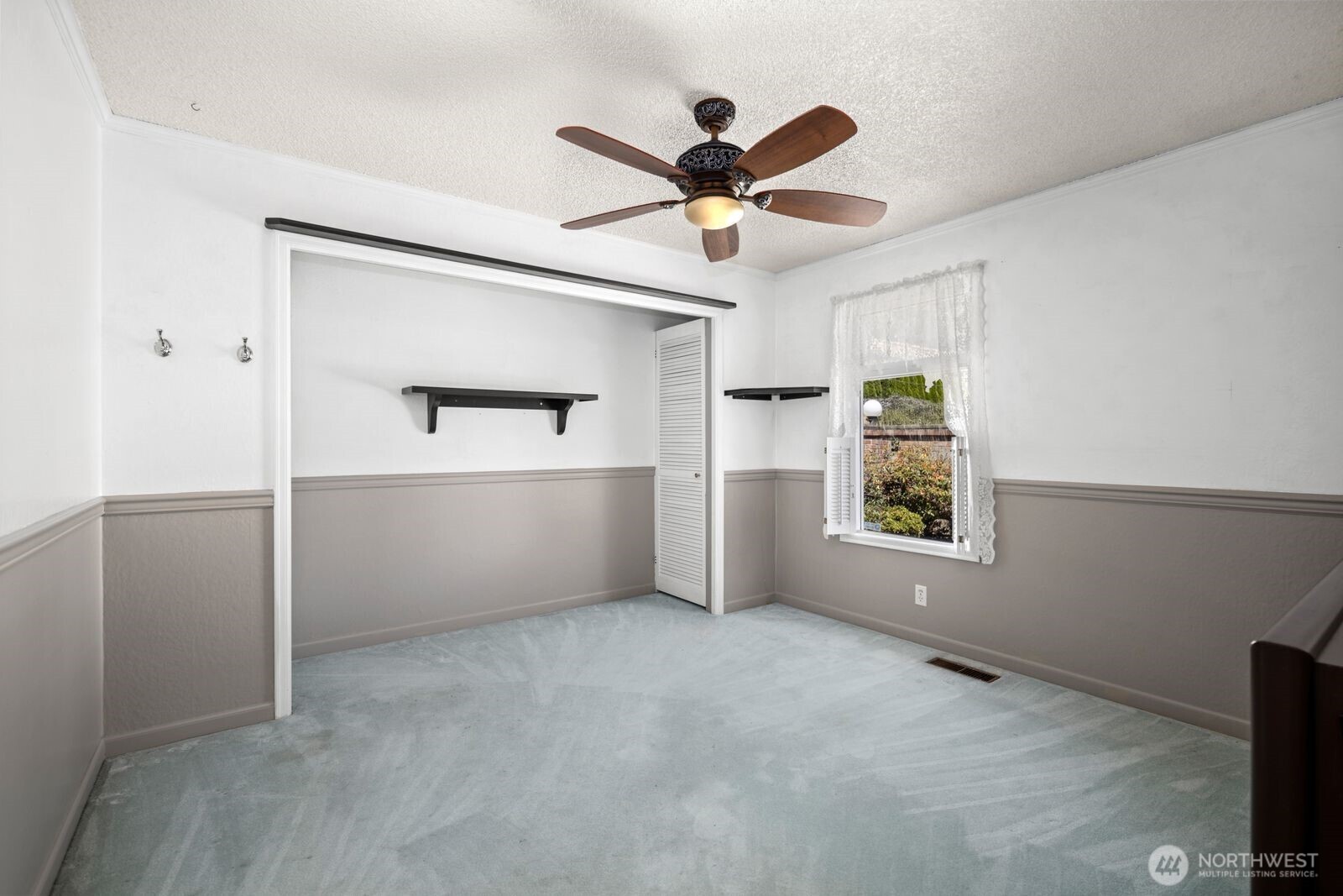 6899 Navajo Trail NE